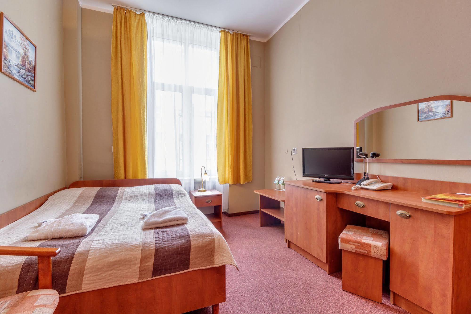 Hotel Mazowiecki Tomaszów Mazowiecki Buitenkant foto