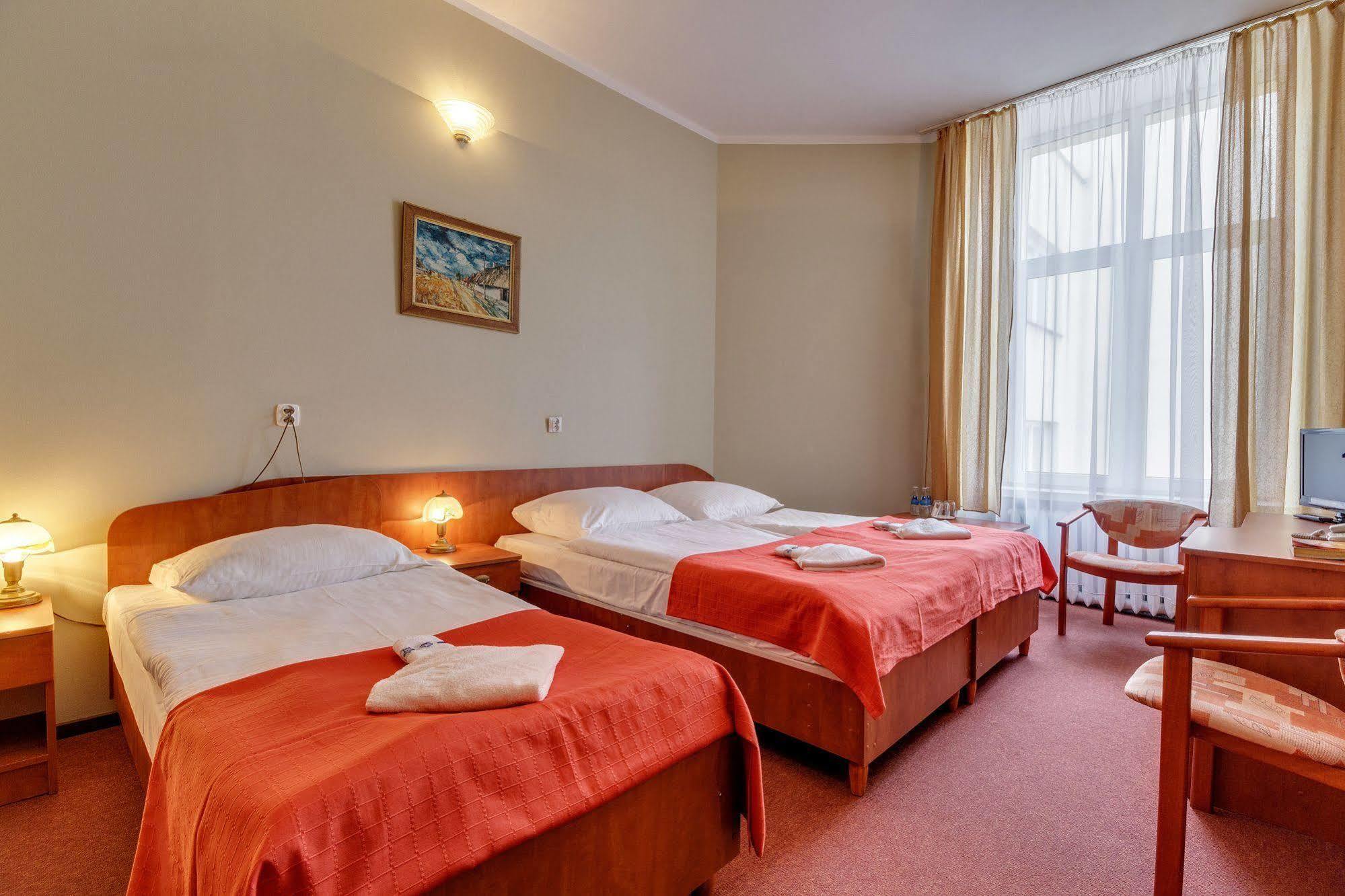 Hotel Mazowiecki Tomaszów Mazowiecki Buitenkant foto